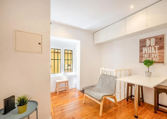 Cozy Getaway In Alfama By Lovelystay 아파트 리스본