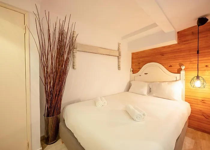 Cozy Getaway In Alfama By Lovelystay * 리스본