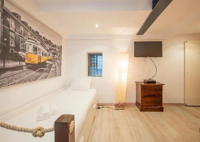 Apartment Cozy Getaway In Alfama By Lovelystay